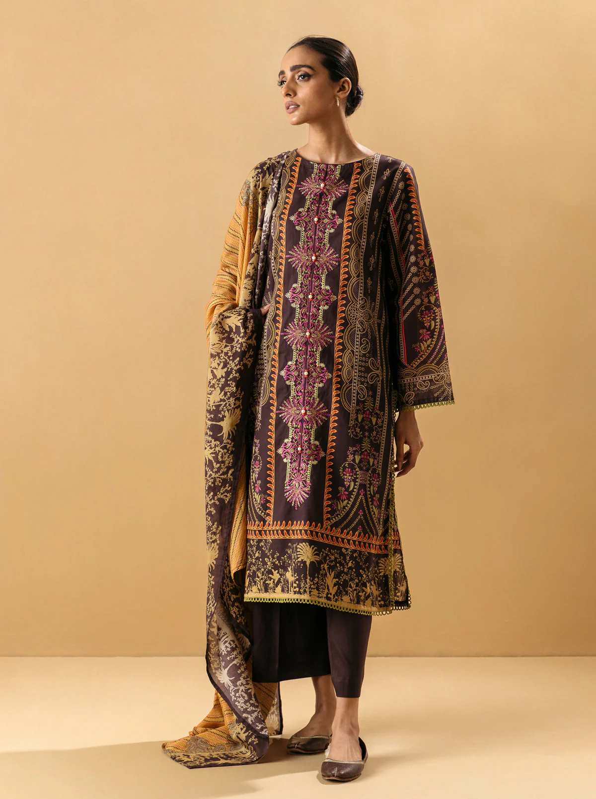 3 PIECE - EMBROIDERED LAWN SUIT - CLASSIC ETHNIC