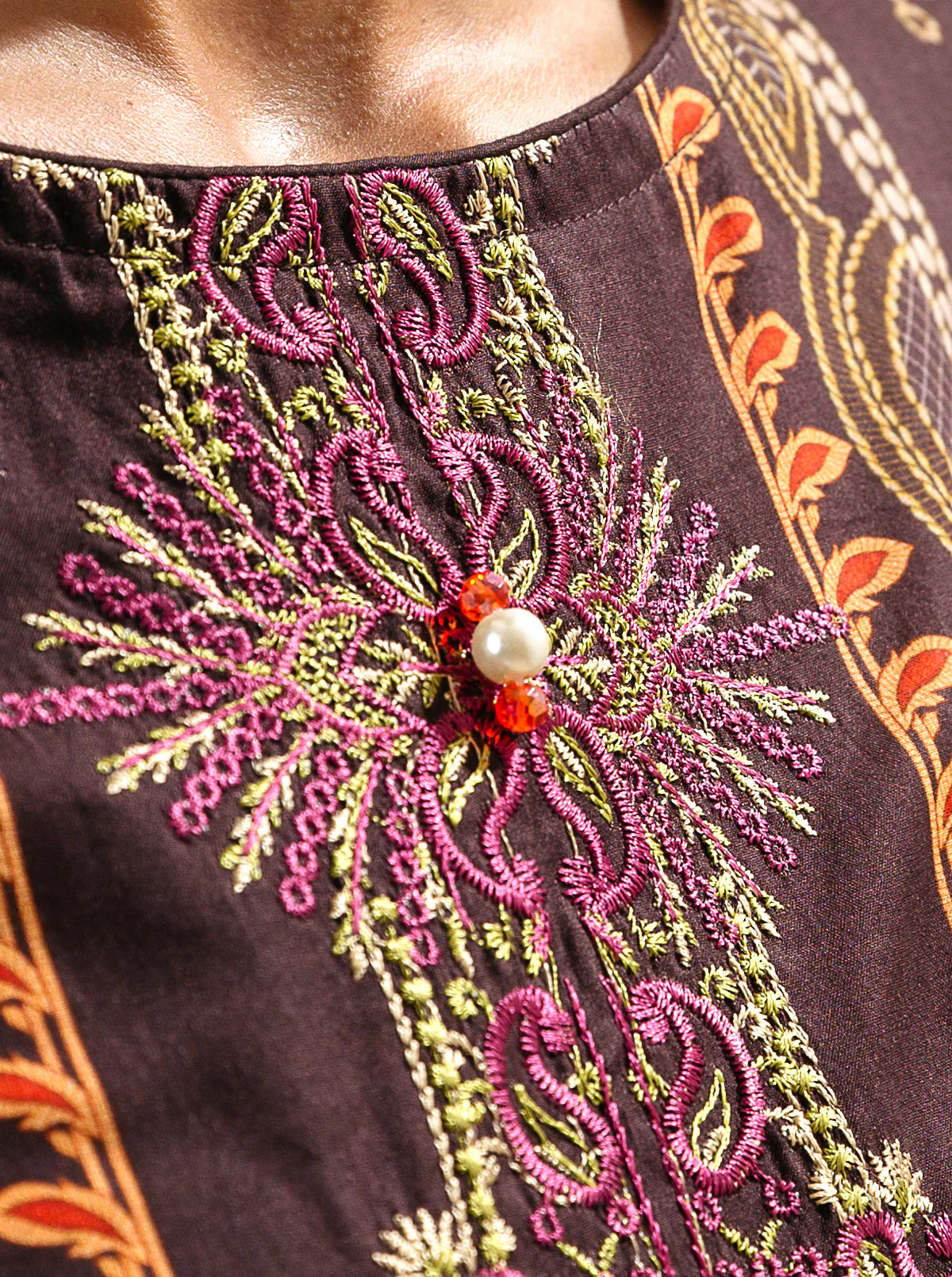 3 PIECE - EMBROIDERED LAWN SUIT - CLASSIC ETHNIC - Image 2