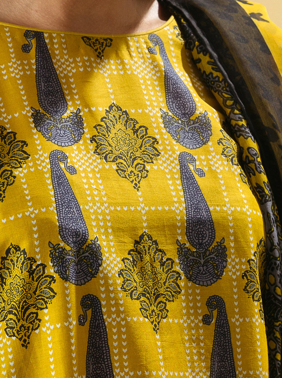 3 PIECE - PRINTED LAWN SUIT - GOLD EMPIRE - Image 3