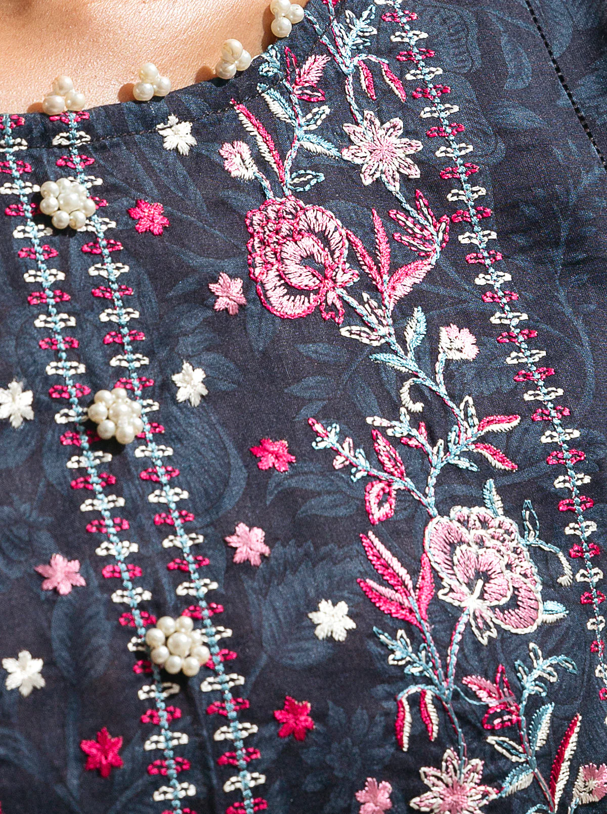 3 PIECE - EMBROIDERED LAWN SUIT - BARITONE BRICKS - Image 4