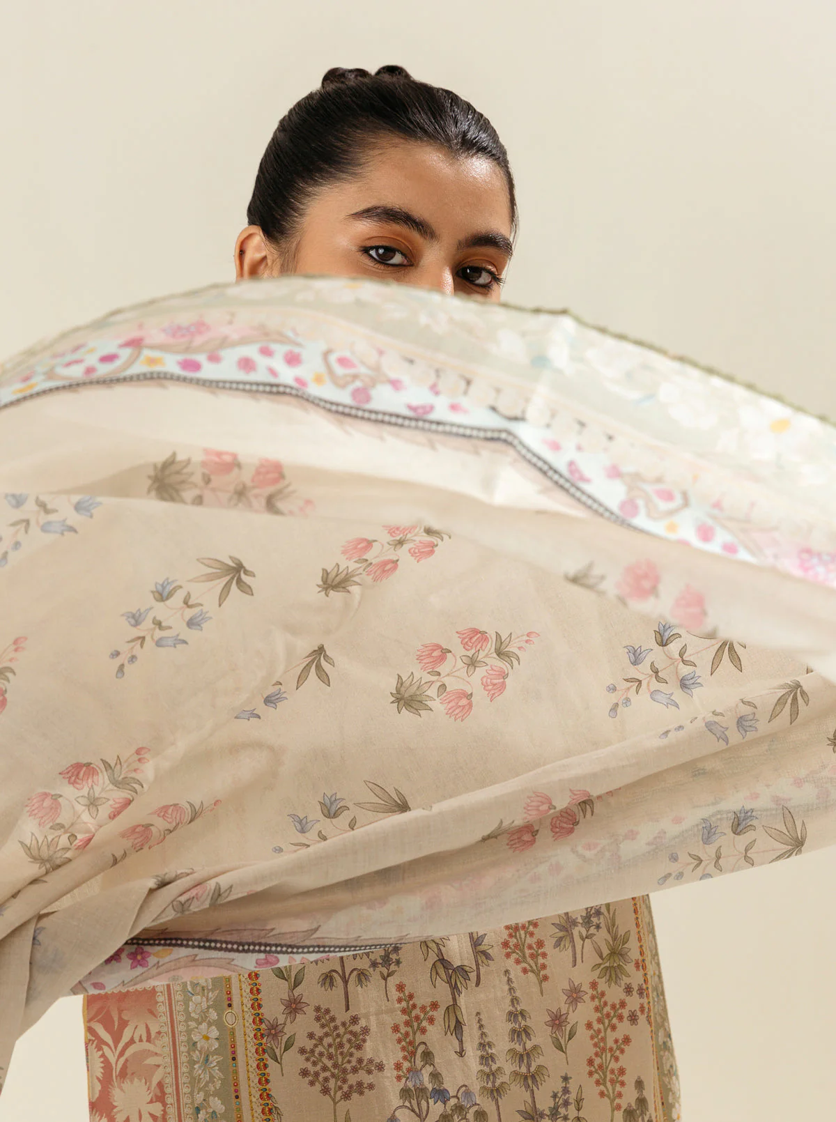 3 PIECE - PRINTED LAWN SUIT - PALE BLOOM - Image 6